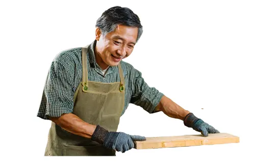 木工に取り組む男性